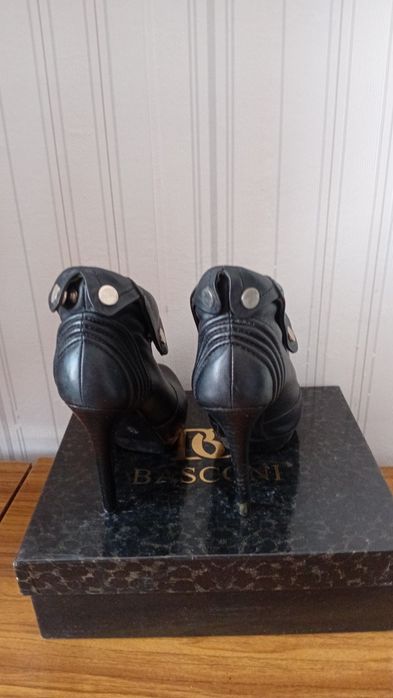 Продам женские батильоны