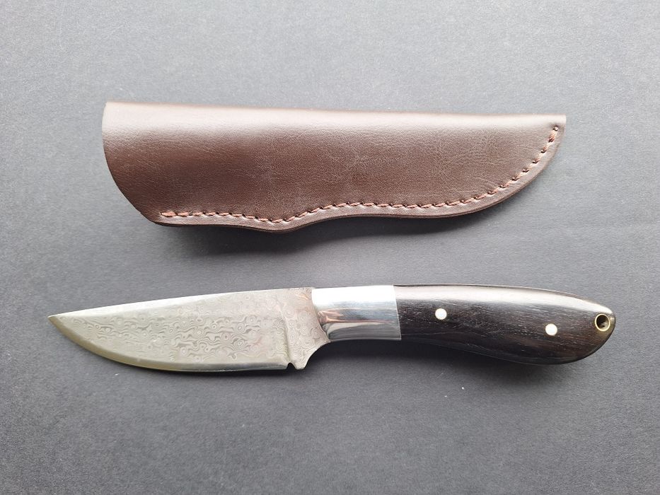 Ловен нож от дамаска стомана VG10 с кожена кания