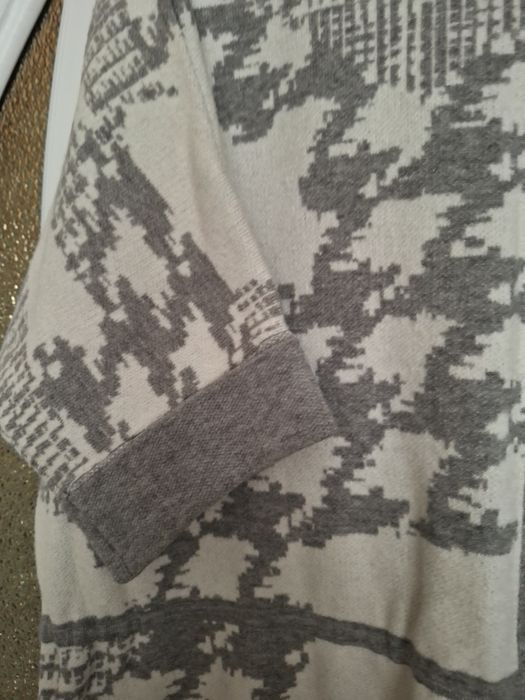 Продавам Дамски пуловер