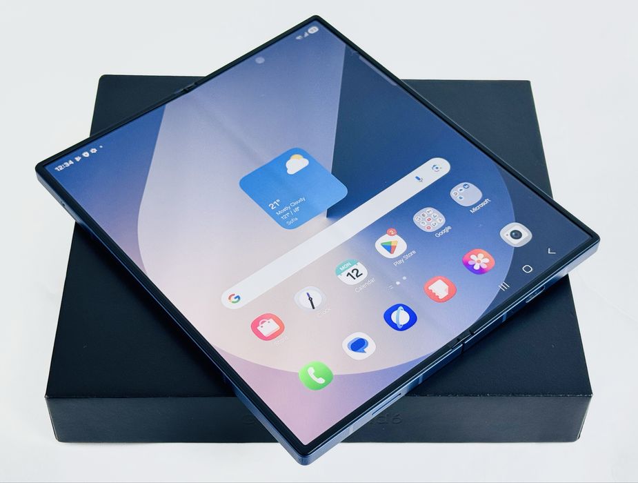 Samsung Galaxy Z Fold 6 5G 256GB 12RAM Navy Перфектен! Гаранция!