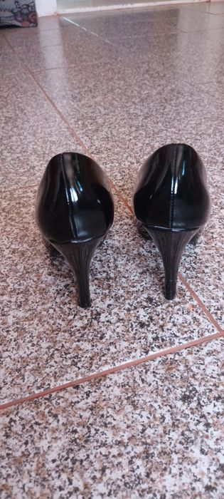 Pantofi de damă  cu lac.