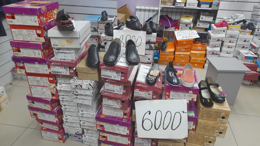 Продам школьную обувь
