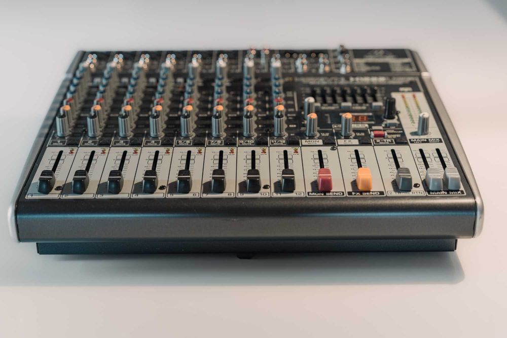Mixer Behringer XENYX X1222USB - stare impecabilă in garantie