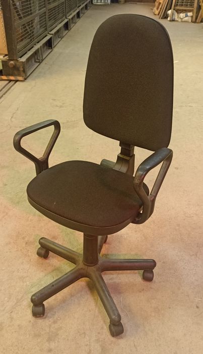 Офис стол с подлакътници