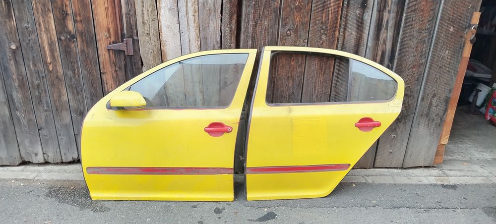 Vând skoda octavia 2 avariată +12 cauciucuri cu jante tabla  bara fata  spate noi, instalație gaz tommaseto...