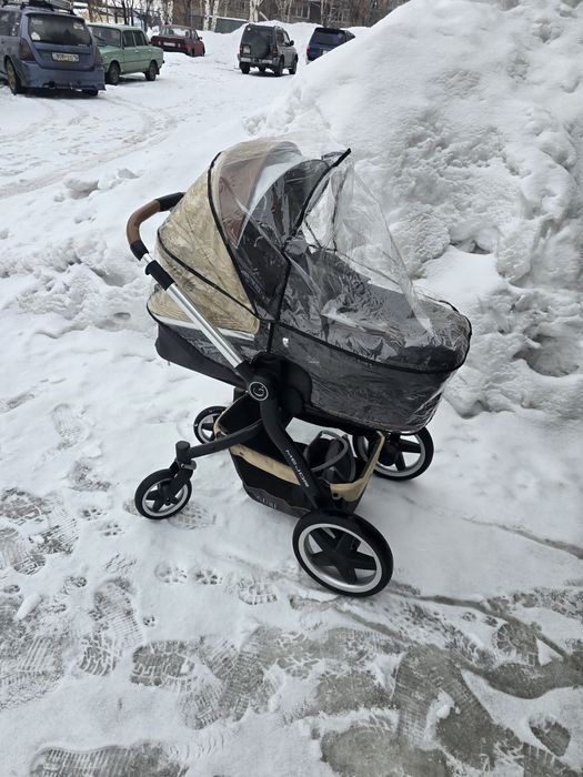 Коляска для малышей