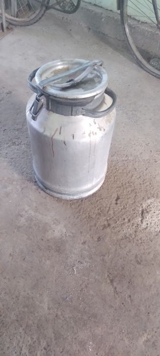 Vilak sotilade 35 letr xolade yaxshe yog'neke  300000 so'm  keleshtere