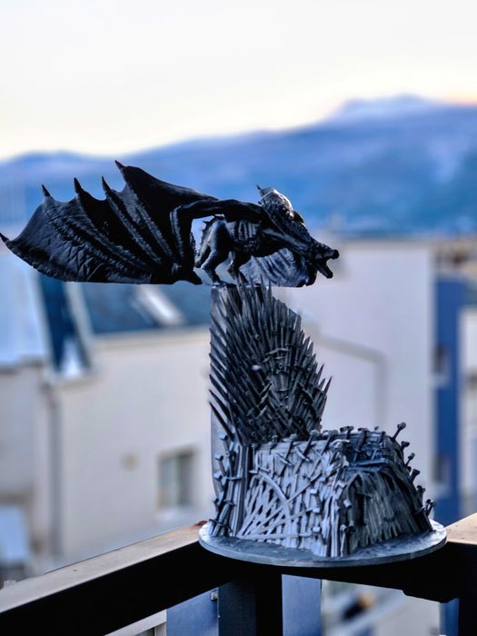 Железният трон с дракон - за фенове на Game of Thrones