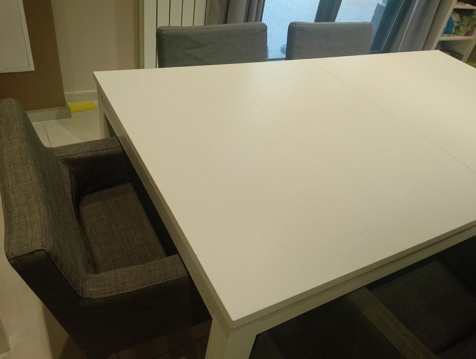 Маса за трапезсрия с 6 стола и бонус 4 стола за бар плот