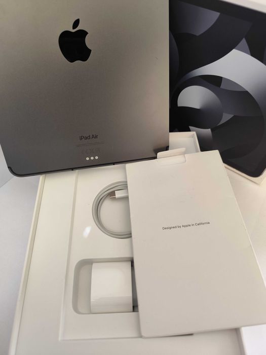 Apple iPad Air 5 ,10.9-inch, Wi-Fi + Cellular