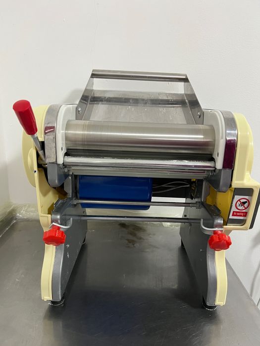 Продаем тестораскаточную машину