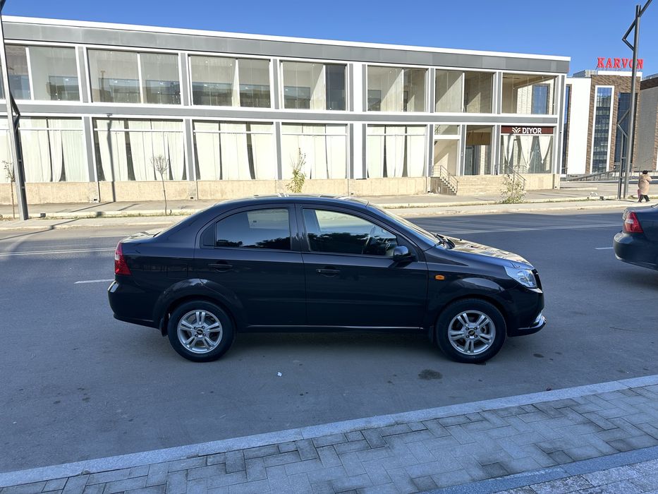 Nexia 3 sotiladi xolati tiniq benzinda yurgan kraska top toza