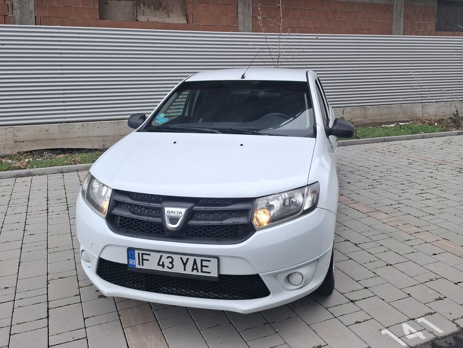 Vând Dacia Logan