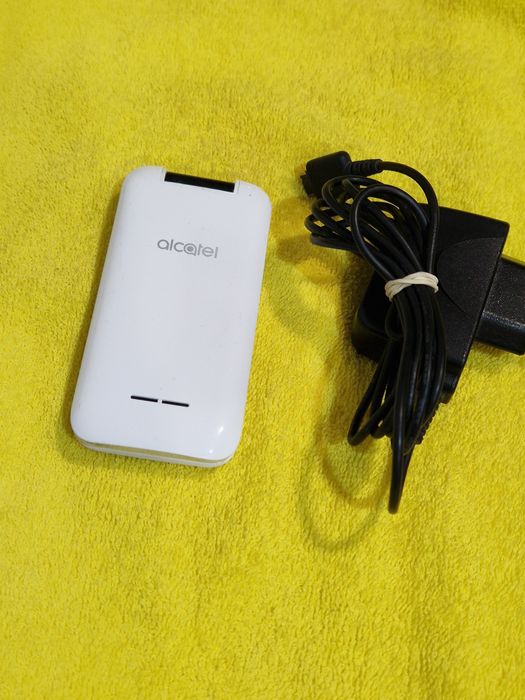 Telefon cu clapeta special pentru Seniori, cu incarcator