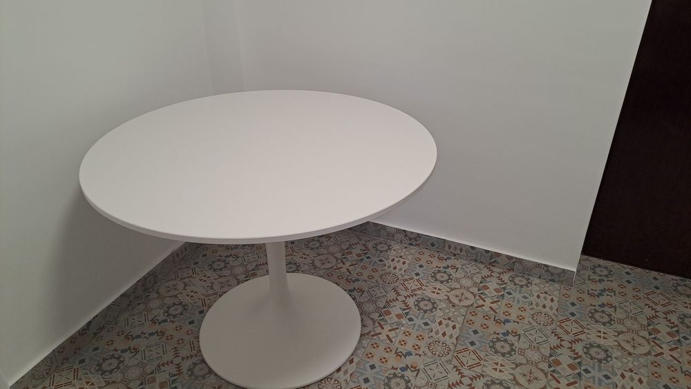 Masa rotunda Docksta Ikea