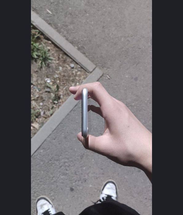 Продам айфон SE 2020!