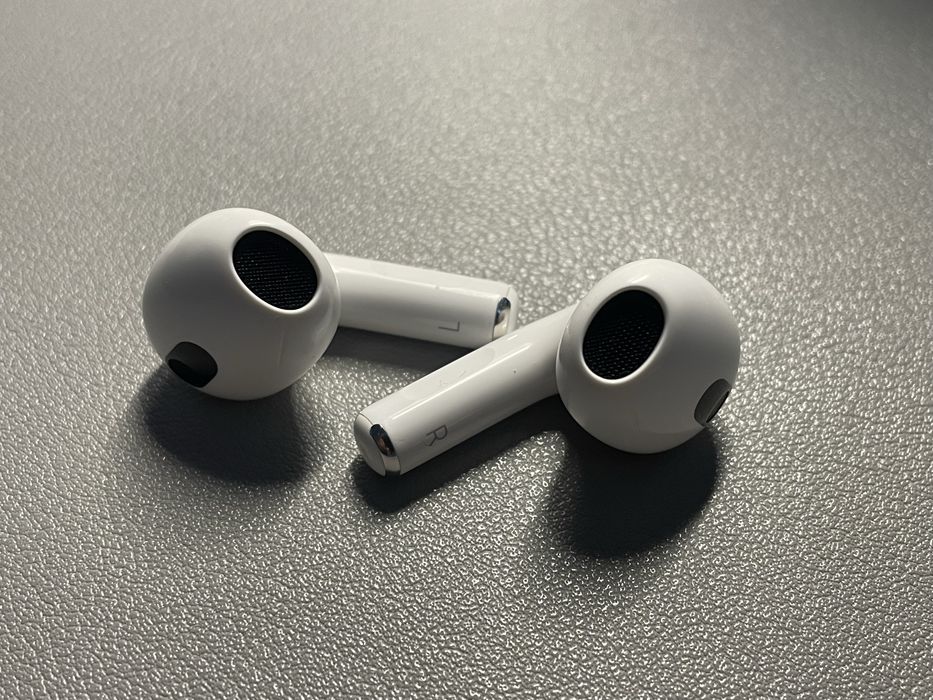 Продам Apple AirPods (3rd generation)