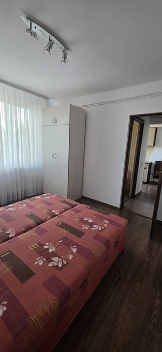 Închiriez apartament cu 2 camere in zona centrală