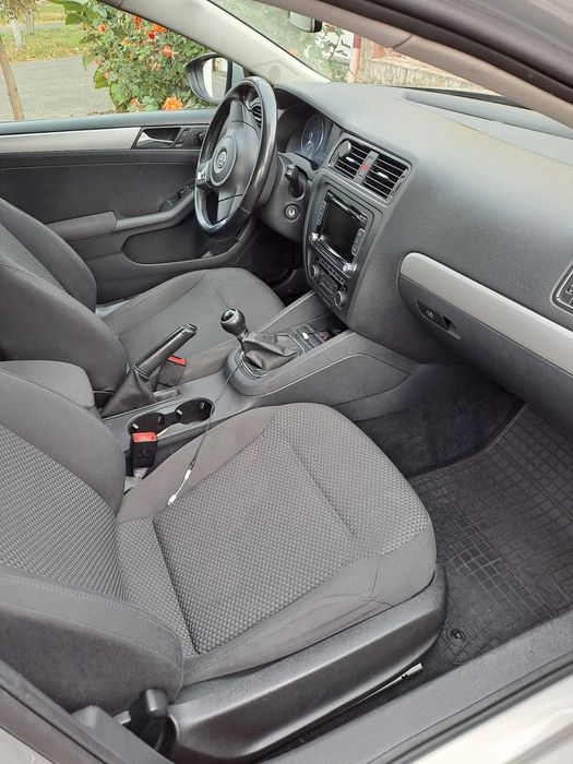 VOLKSWAGEN Jetta 0 — imagine 4