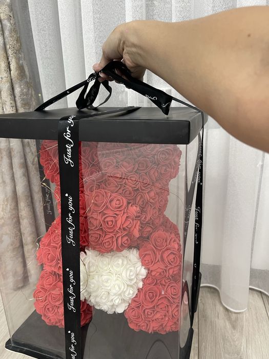 Продается красивая мишка из роз