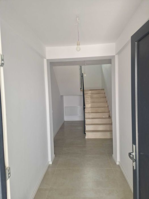 Inchiriez apartamente 2 camere in Valea Adanca