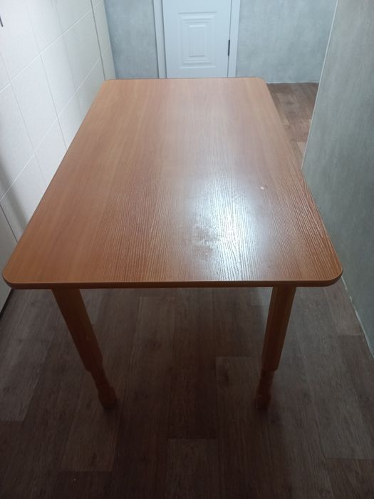 Продается стол кухонный