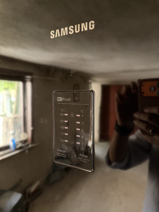 Хладилник с фризер Samsung - черен 310л А+