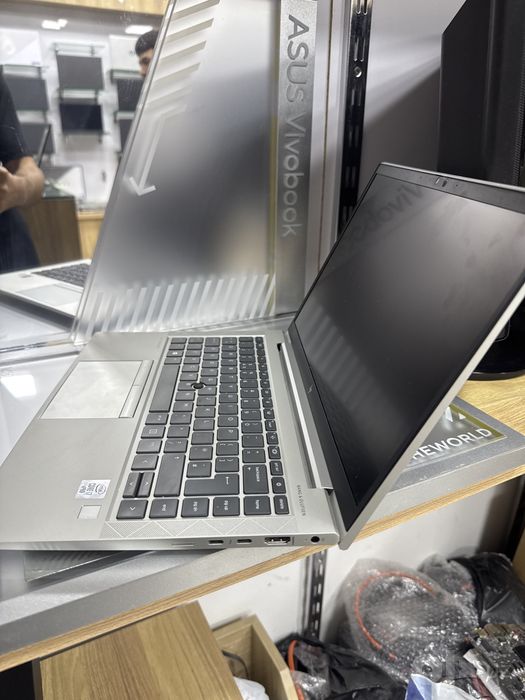 hp i7 v pro 8/256