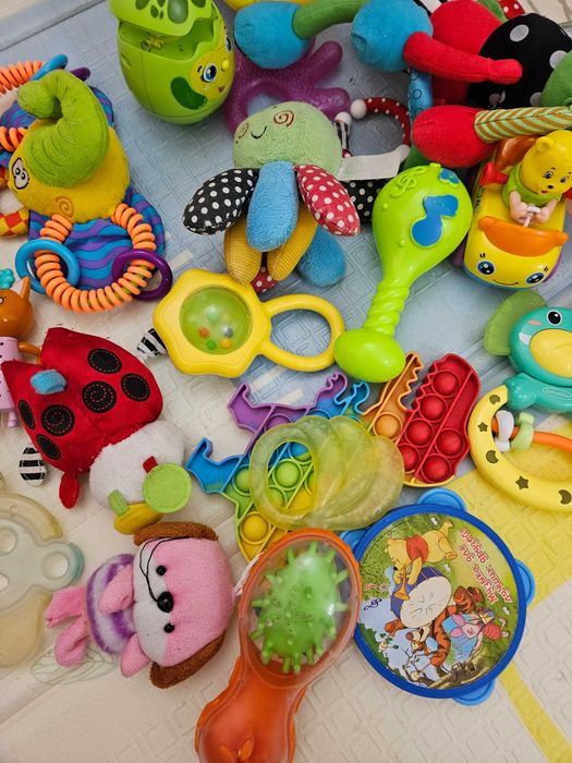 Игрушки погремушки кубики книга машина