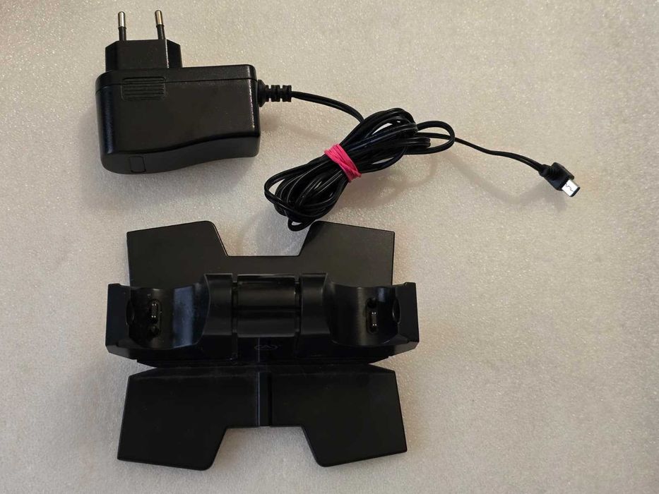 Stație de Încărcare PowerA pentru 2 Controllere PS4 - DC 5V 800mA x 2 (Model 1315644-02)