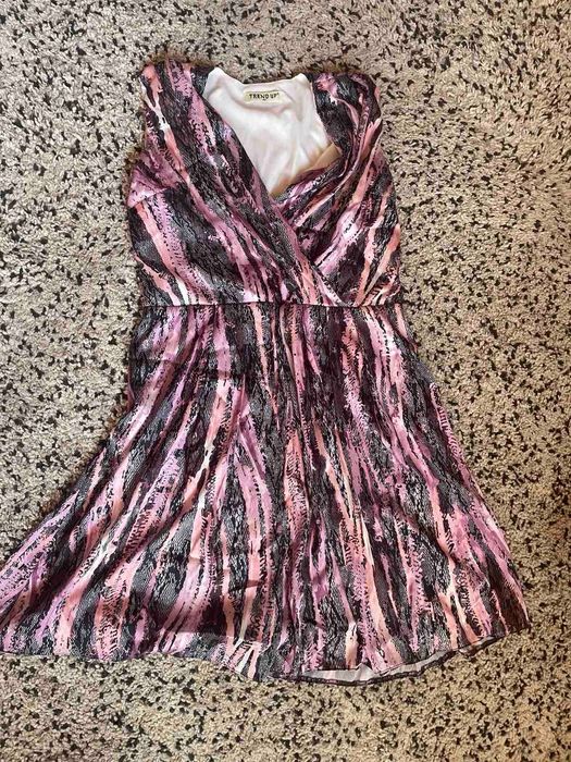 Няколко бутикови рокли м размер