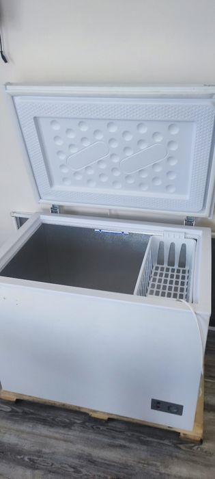 Морозилка" Бирюса "янги