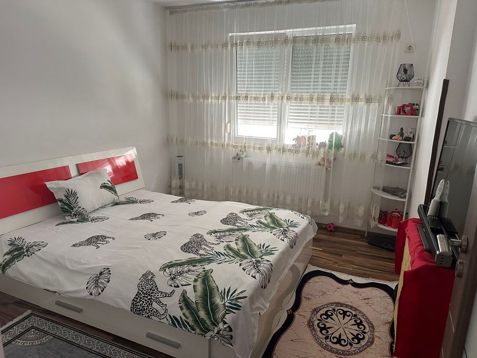 Inchiriez apartament 3 camere