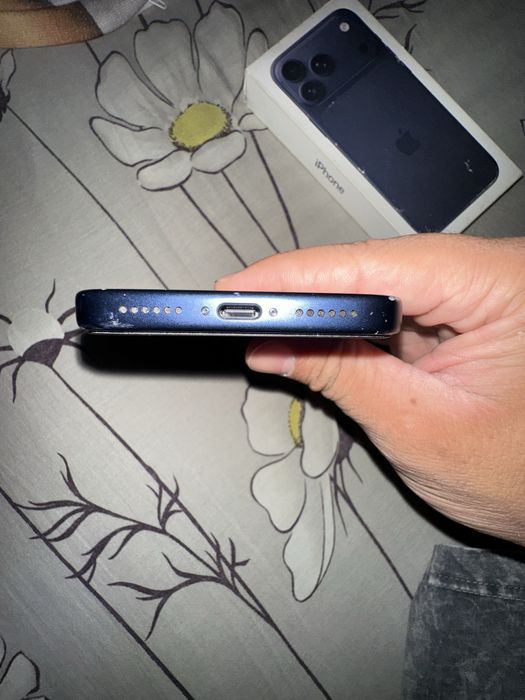 iPhone 17 pro max blue