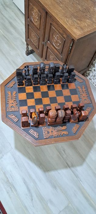 Дървена маса за шах