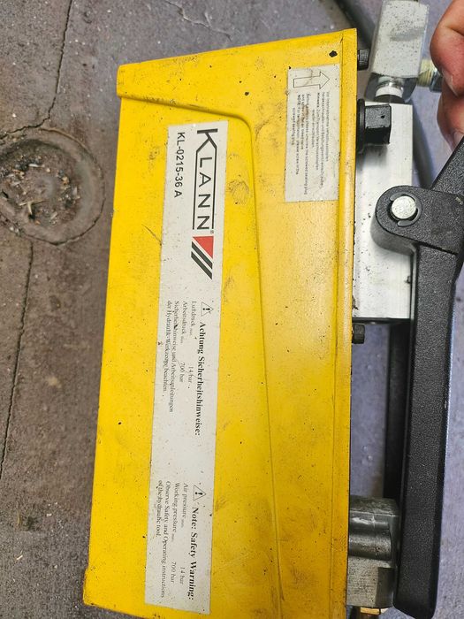 Професионална хидравлична помпа Klann KL-0040-2500 (Gedore) с манометър
