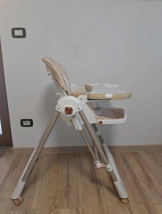 Scaun de masă pentru bebeluși