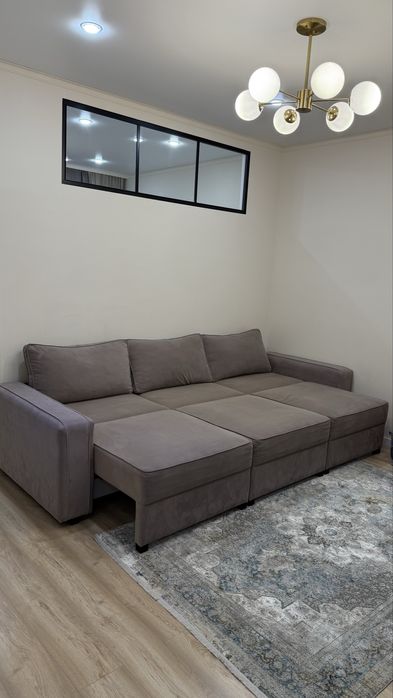 Большой диван для гостиной