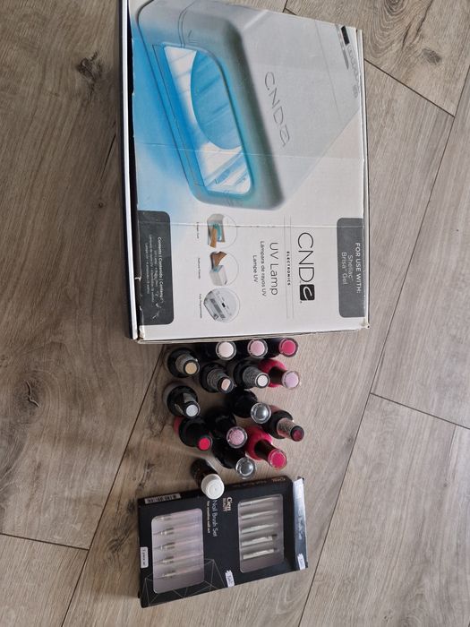 Vând chit  complet manichiura