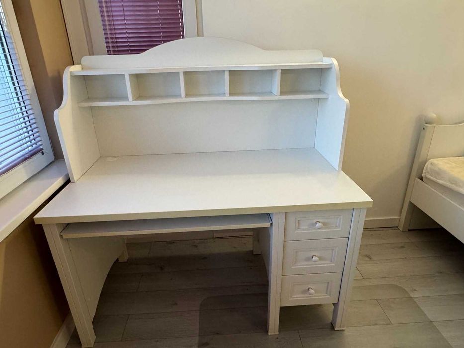 Продавам БЮРО - Бяло