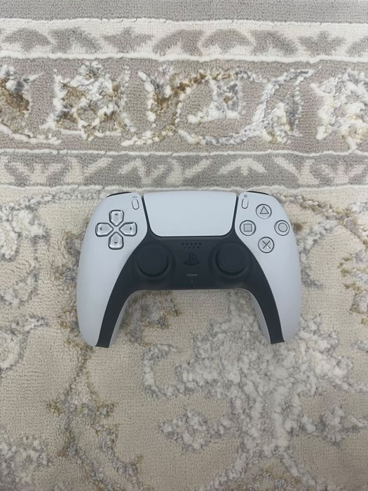 PS5 Slim 1TB 2026 ревизия + 2 геймпада + PS Plus Extra