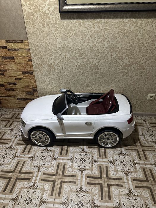 Электоавтомобиль детский