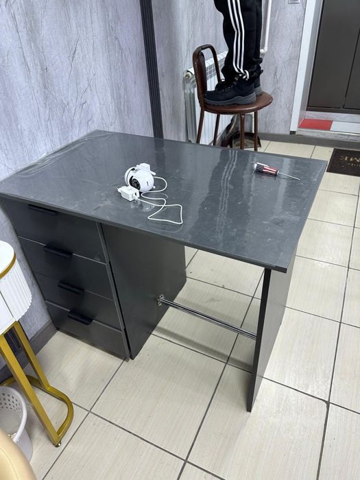 Маникюрный столик