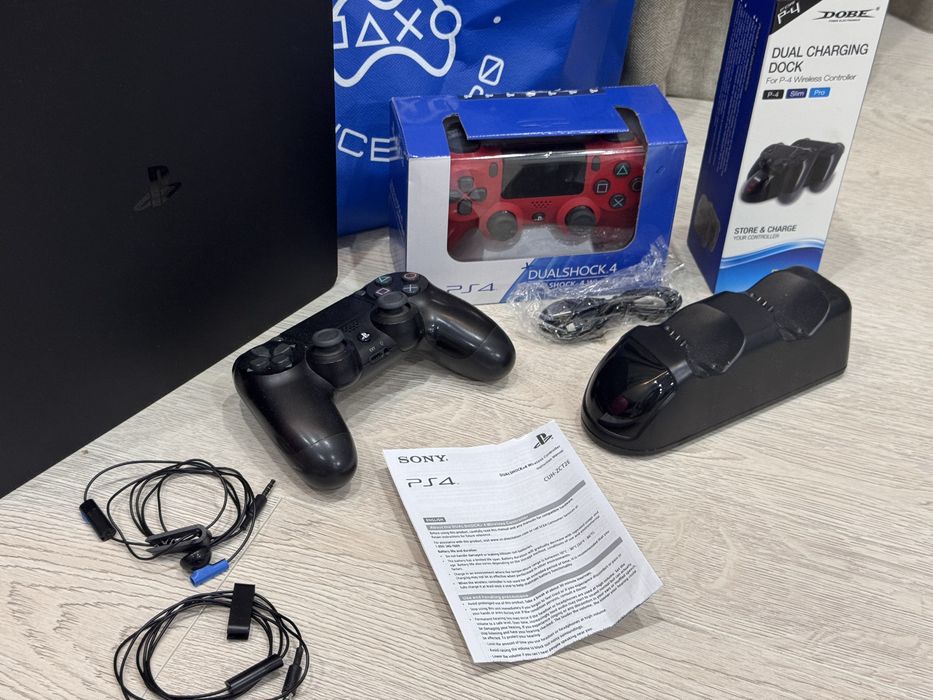 PlayStation 4 Slim 1TB + 2 геймпада
