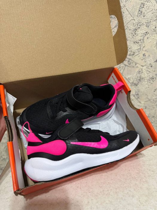 Кроссовки на девочку найк