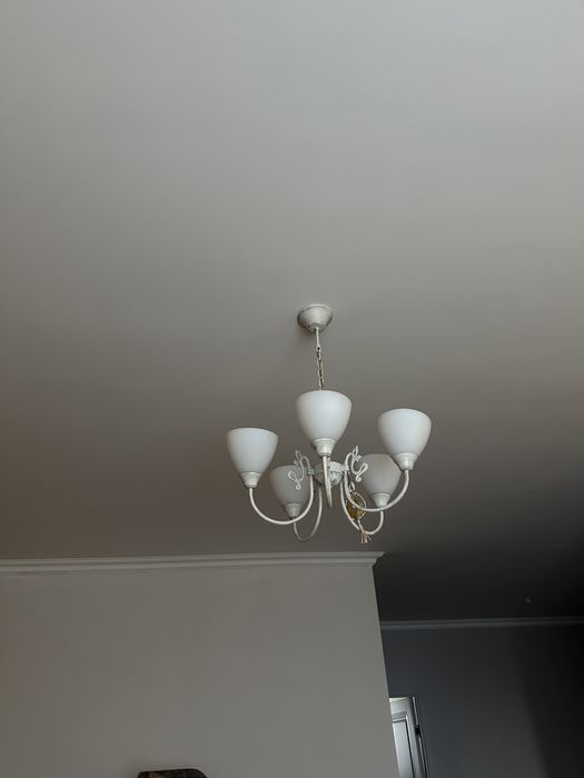 Продаются люстры