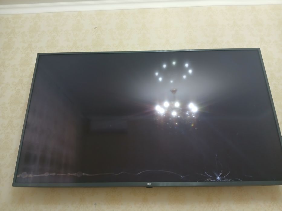 Продам телевизор LG экран сломан
