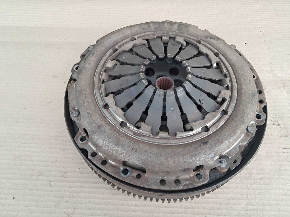 Opel Corsa D Meriva Astra H, ambreiaj complet volanta masa dubla placa disc, motor 1,3 diesel