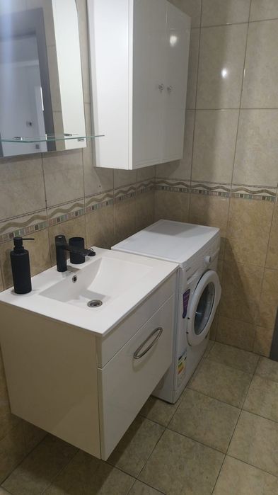 Închiriez apartament