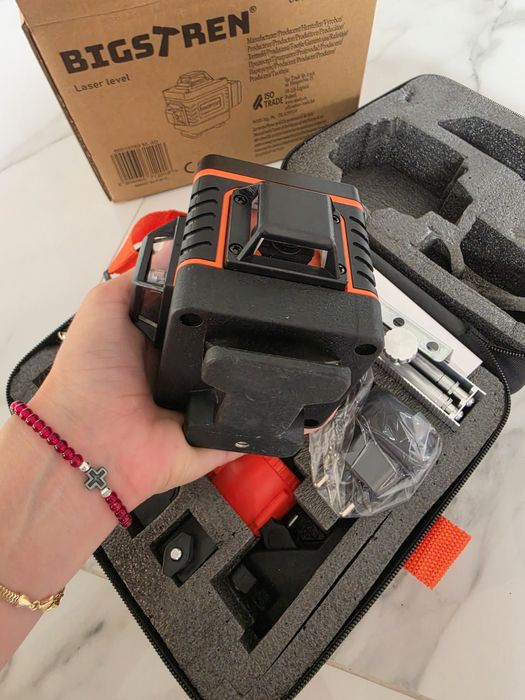 Nivelă laser 4D Bigstren, cu 16 linii 360° autonivelantă, impermeabilitate IP54, rezistentă la praf, murdărie, stropi, int-ext, 2 baterii de 1500 mAh
